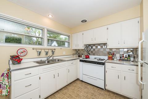 421 E Garden St, Dekalb, IL 60115 photo 9