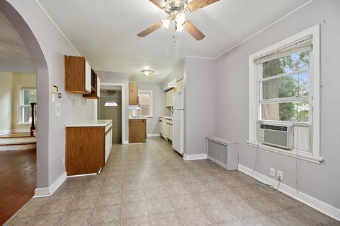 1242 S 3rd Ave, Kankakee, IL 60901 photo 4