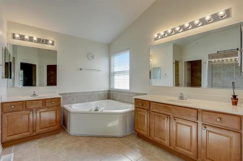 5730 Providence Dr, Hoffman Estates, IL 60192 photo 26