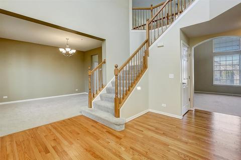 5730 Providence Dr, Hoffman Estates, IL 60192 photo 3