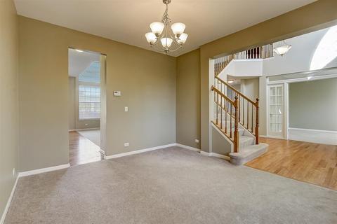 5730 Providence Dr, Hoffman Estates, IL 60192 photo 5