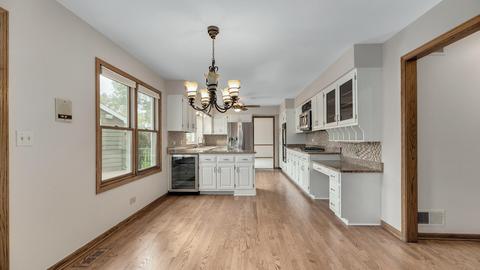 129 Hill Rd, Willowbrook, IL 60527 photo 8