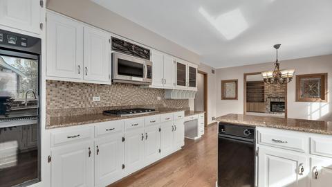 129 Hill Rd, Willowbrook, IL 60527 photo 5