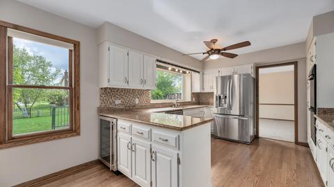 129 Hill Rd, Willowbrook, IL 60527 photo 7