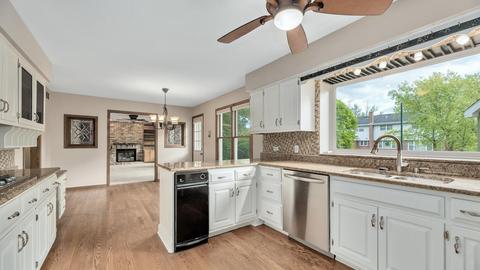 129 Hill Rd, Willowbrook, IL 60527 photo 4