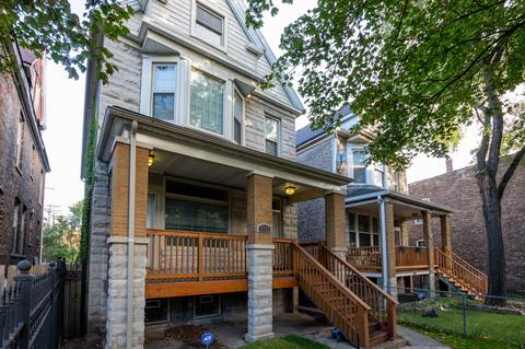 2722 E 75th Pl, Chicago, IL 60649 photo 1