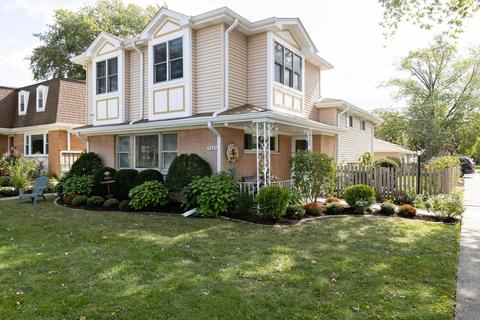 9047 Bartlett Ave, Brookfield, IL 60513 photo 1