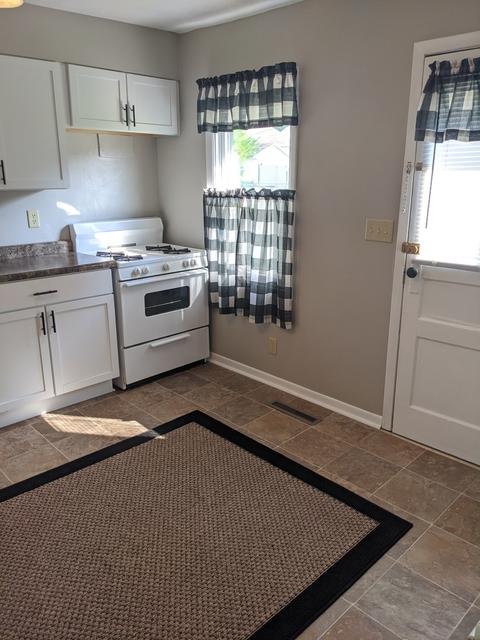 973 Monroe Dr, Freeport, IL 61032 photo 3