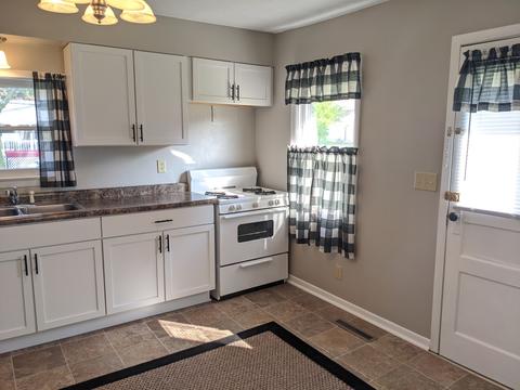 973 Monroe Dr, Freeport, IL 61032 photo 5