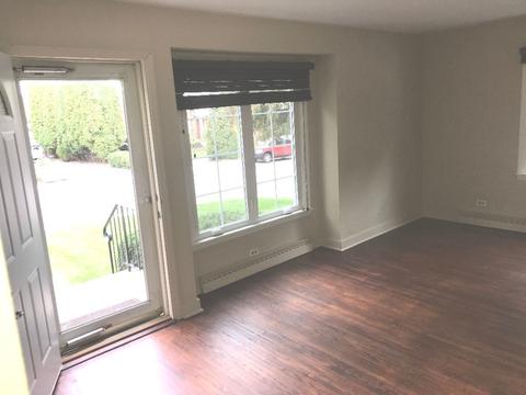 565 Clark St, Elgin, IL 60123 photo 2