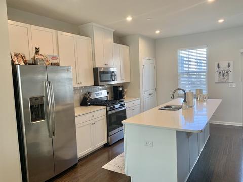 78 Nicholas Dr E, Des Plaines, IL 60016 photo 3