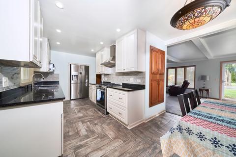 1211 Sunset Dr, Holiday Hills, IL 60051 photo 9
