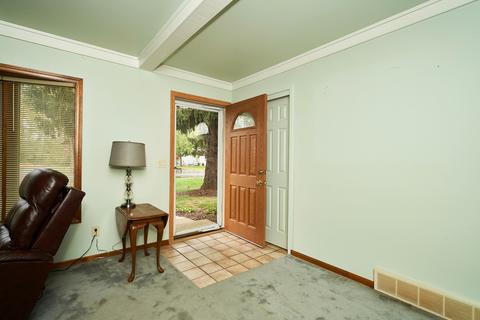 1211 Sunset Dr, Holiday Hills, IL 60051 photo 4