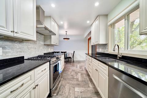 1211 Sunset Dr, Holiday Hills, IL 60051 photo 3