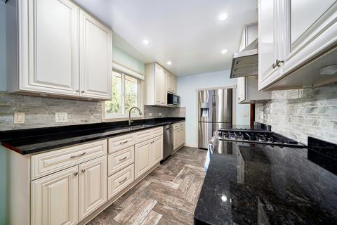 1211 Sunset Dr, Holiday Hills, IL 60051 photo 8