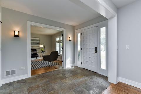 543 E Hillside Rd, Naperville, IL 60540 photo 2