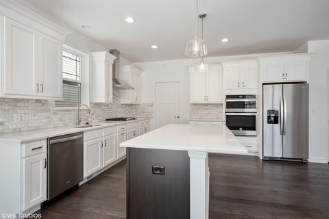 212 W Sunset Ln, Addison, IL 60101 photo 2
