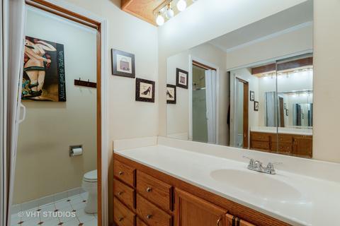 8826 Dee Rd, Des Plaines, IL 60016 photo 12