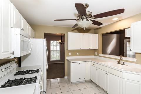 2071 Peach Tree Ln, Algonquin, IL 60102 photo 11