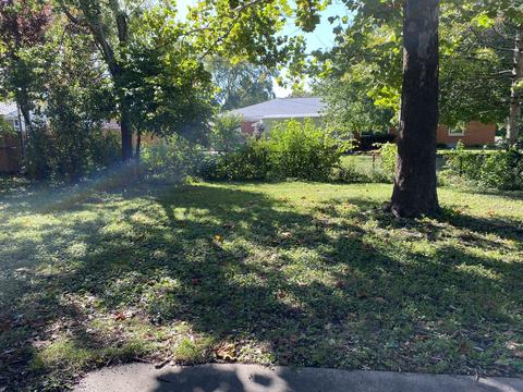 305 Mecherle Dr, Bloomington, IL 61701 photo 2