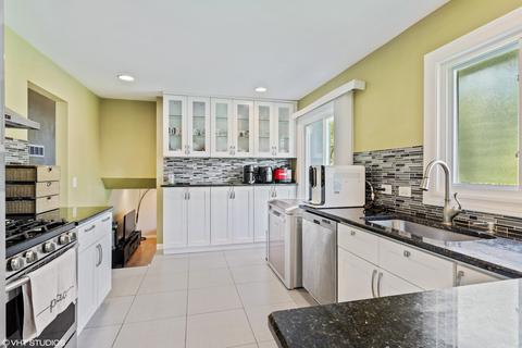 1512 E Mitchell Ln, Mount Prospect, IL 60056 photo 4