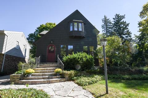 257 Bartram Rd, Riverside, IL 60546 photo 2