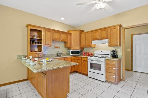 18 E Walnut St, Roselle, IL 60172 photo 7
