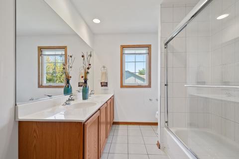 18 E Walnut St, Roselle, IL 60172 photo 16