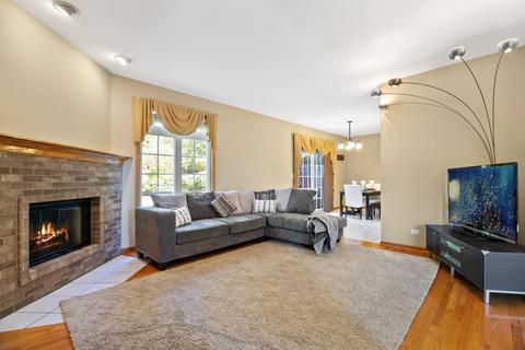 18 E Walnut St, Roselle, IL 60172 photo 3