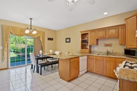 18 E Walnut St, Roselle, IL 60172 photo 6