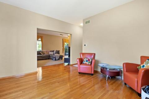 18 E Walnut St, Roselle, IL 60172 photo 4