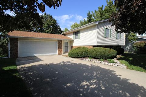 1303 Chadwick Dr, Normal, IL 61761 photo 2