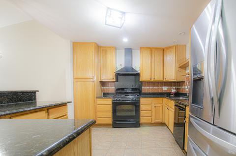 702 Circle Dr, Roselle, IL 60172 photo 4