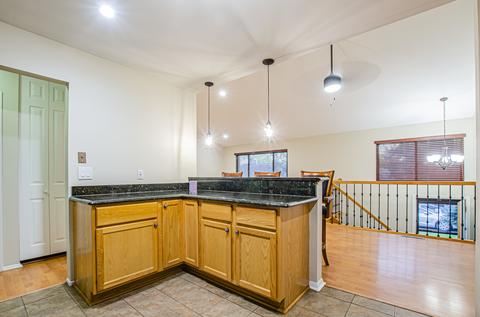 702 Circle Dr, Roselle, IL 60172 photo 5