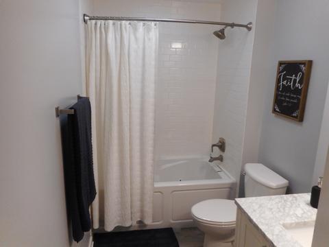 550 Hampton Ln, Roselle, IL 60172 photo 14
