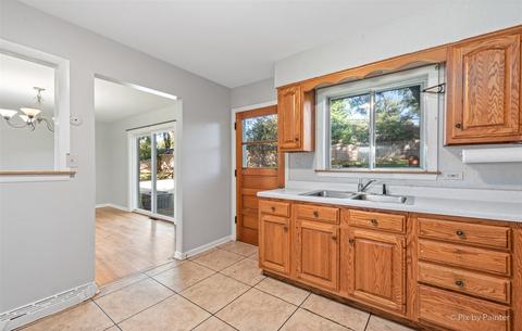 37 W166 Almora Ter, Elgin, IL 60124 photo 13
