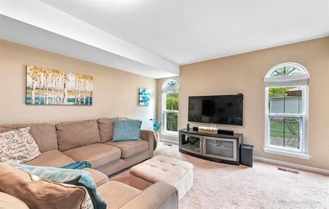 1377 Diamond Dr, Hoffman Estates, IL 60192 photo 18