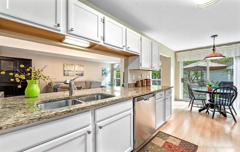1377 Diamond Dr, Hoffman Estates, IL 60192 photo 12