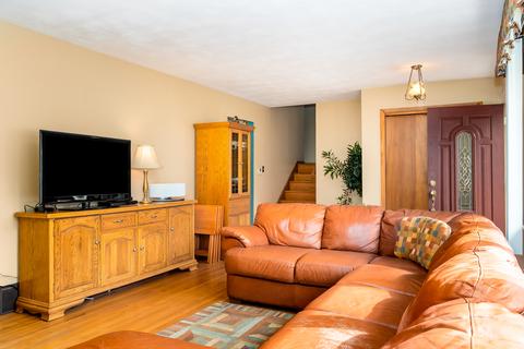 516 Oak Dr, East Dundee, IL 60118 photo 4