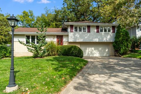 516 Oak Dr, East Dundee, IL 60118 photo 1