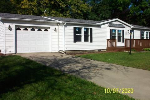 620 N Maple St, Gilman, IL 60938 photo 3