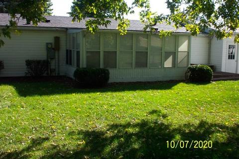 620 N Maple St, Gilman, IL 60938 photo 4