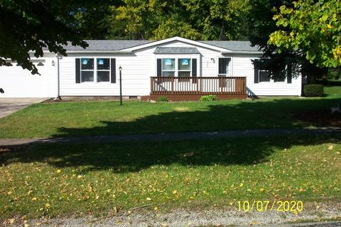620 N Maple St, Gilman, IL 60938 photo 1