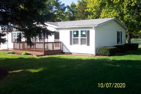 620 N Maple St, Gilman, IL 60938 photo 2