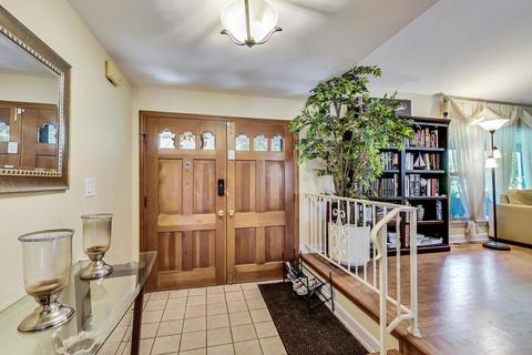 3938 Carousel Dr, Northbrook, IL 60062 photo 3