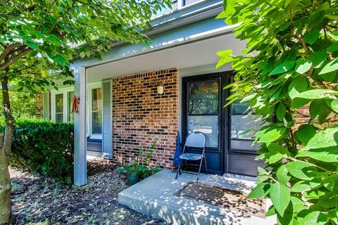 3938 Carousel Dr, Northbrook, IL 60062 photo 2
