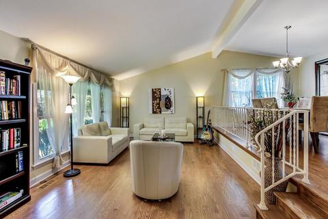 3938 Carousel Dr, Northbrook, IL 60062 photo 5
