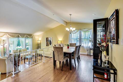 3938 Carousel Dr, Northbrook, IL 60062 photo 9
