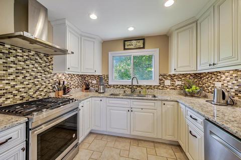 3938 Carousel Dr, Northbrook, IL 60062 photo 12