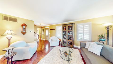 3916 Whispering Trails Dr, Hoffman Estates, IL 60192 photo 4